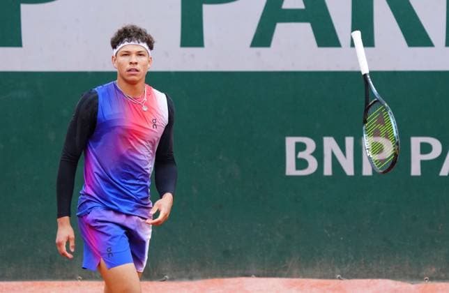 Ben Shelton reacts during his second round match before the first rain interruption of the day French Open Tennis, Day 4, Tennis, Roland Garros, Paris, France - 29 May 2024  Copyright: xJavierxGarcia Shutterstockx 14513222b