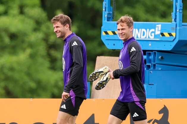 Thomas Mueller and Joshua Kimmich have fun, training day 3, training camp of the German national team, Spa and GolfResort Weimarer Land, 29 05 2024, Blankenhain, Germany