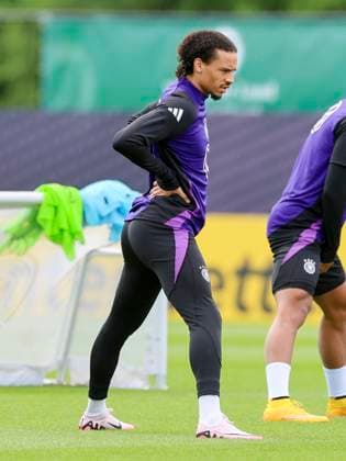 Leroy Sane warms up, training day 3, training camp of the German national team, Spa and GolfResort Weimarer Land, 29 05 2024, Blankenhain, Germany