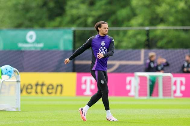 Leroy Sane warms up, training day 3, training camp of the German national team, Spa and GolfResort Weimarer Land, 29 05 2024, Blankenhain, Germany