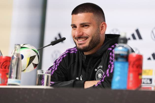 Sport Themen der Woche KW22 Sport Bilder des Tages Deniz Undav stellt sich den Fragen der Journalisten, Pressekonferenz Tag 3, Trainingslager der deutschen Natiionalmannschaft, Schloss, 29.05.2024, Blankenhain, Deutschland. *** Deniz Undav answers questions from journalists, press conference day 3, training camp of the German national team, Schloss, 29 05 2024, Blankenhain, Germany