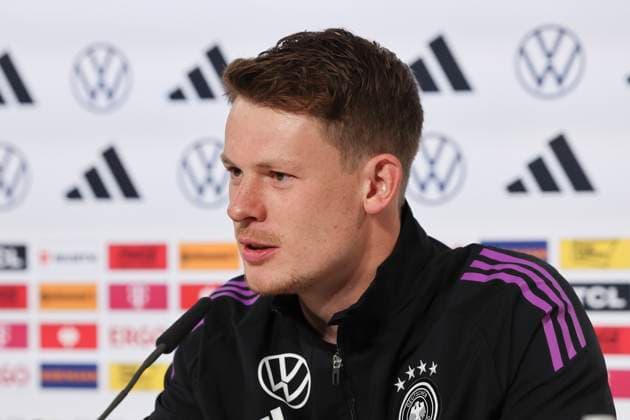 Goalkeeper Alexander Nuebel answers questions from journalists, press conference day 3, training camp of the German national team, castle, 29 05 2024, Blankenhain, Germany