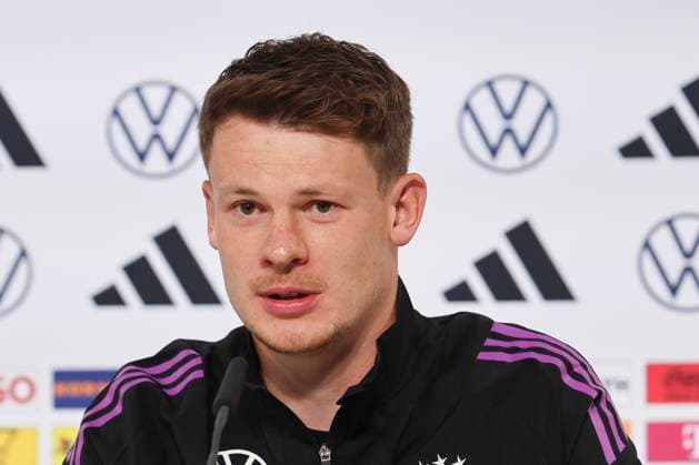 Goalkeeper Alexander Nuebel answers questions from journalists, press conference day 3, training camp of the German national team, castle, 29 05 2024, Blankenhain, Germany