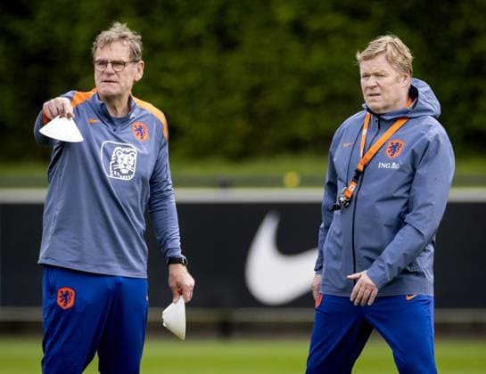 ZEIST - Assistant Dwight Lodeweges and national coach Ronald Koeman during a training session of the Dutch national team, Nationalteam at the KNVB Campus on May 29, 2024 in Zeist, the Netherlands. The Dutch national team is preparing for the European Football Championship in Germany. ANP KOEN VAN WEEL UEFA EURO, EM, Europameisterschaft,Fussball 2024 Germany 2024 xVIxANPxSportx xxANPxIVx 499866023 originalFilename: 499866023.jpg
