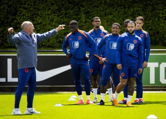ZEIST - Memphis Depay, Brian Brobbey, Steven Bergwijn, Ryan Gravenberch and Joey Veerman during a training session of the Dutch national team, Nationalteam at the KNVB Campus on May 29, 2024 in Zeist, Netherlands. The Dutch national team is preparing for the European Football Championship in Germany. ANP KOEN VAN WEEL UEFA EURO, EM, Europameisterschaft,Fussball 2024 Germany 2024 xVIxANPxSportx xxANPxIVx 499866509 originalFilename: 499866509.jpg