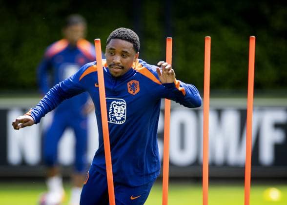 Sport Bilder des Tages ZEIST - Steven Bergwijn during a training session of the Dutch national team, Nationalteam at the KNVB Campus on May 29, 2024 in Zeist, the Netherlands. The Dutch national team is preparing for the European Football Championship in Germany. ANP KOEN VAN WEEL UEFA EURO, EM, Europameisterschaft,Fussball 2024 Germany 2024 xVIxANPxSportx xxANPxIVx 499871683 originalFilename: 499871683.jpg
