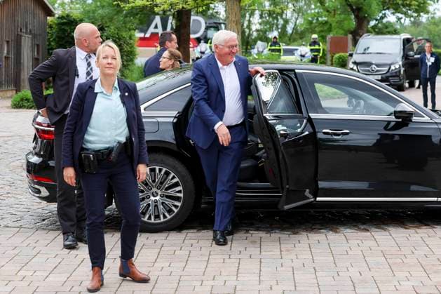 German President Frank Walter Steinmeier gets out of his car at the German team quarters, visit of the German President, training camp of the German national team, Spa and GolfResort Weimarer Land, 29 05 2024, Blankenhain, Germany