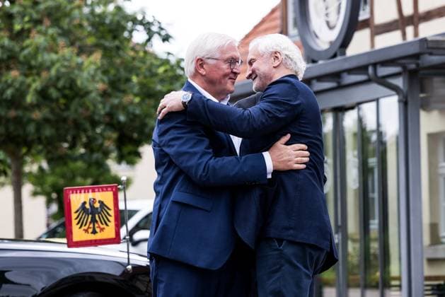 DFB training camp visit by Federal President Frank Walter Steinmeier 29 05 2024 Federal President Frank Walter Steinmeier and Rudi Völler DFB Director A national team welcome each other DFB training camp visit by Federal President Frank Walter Steinmeier Blankenhain, Golf Spa Resort Weimarer Land on 29 05 2024 Copyright: xBEAUTIFULxSPORTS Wunderlx