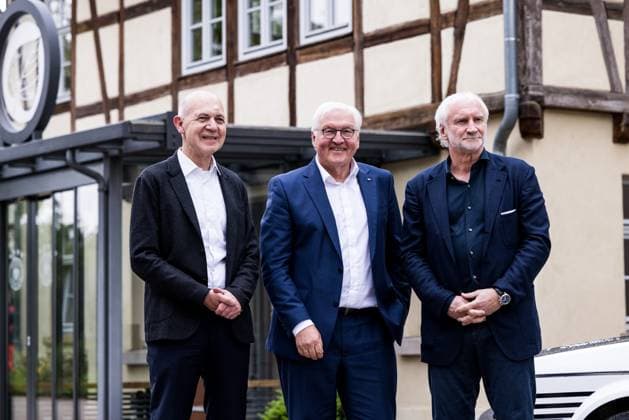 DFB training camp visit by Federal President Frank Walter Steinmeier 29 05 2024 Bernd Neuendorf DFB President , Federal President Frank Walter Steinmeier and Rudi Völler DFB Director A National Team pose for the media present DFB training camp visit by Federal President Frank Walter Steinmeier Blankenhain, Golf Spa Resort Weimarer Land on 29 05 2024 Copyright: xBEAUTIFULxSPORTS Wunderlx