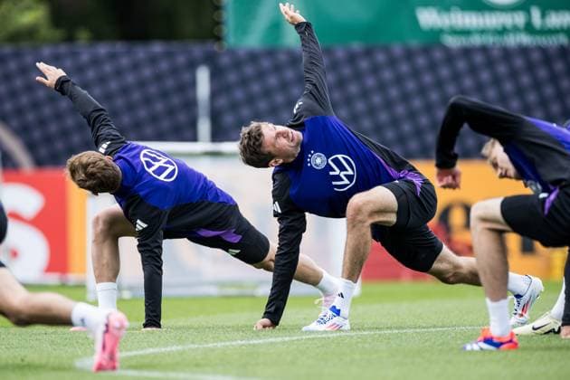 DFB Training Camp Training 29 05 2024 Thomas Müller Germany stretches DFB Training Camp Training Blankenhain, Golf Spa Resort Weimarer Land on 29 05 2024 Copyright: xBEAUTIFULxSPORTS Wunderlx