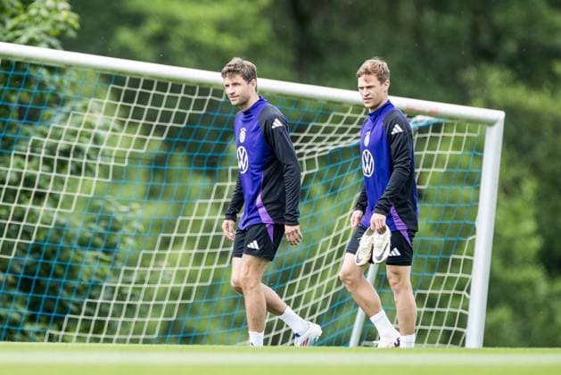 DFB Training Camp Training 29 05 2024 Thomas Müller Germany and Joshua Kimmich Germany on the way to the training ground DFB Training Camp Training Blankenhain, Golf Spa Resort Weimarer Land on 29 05 2024 Copyright: xBEAUTIFULxSPORTS Wunderlx