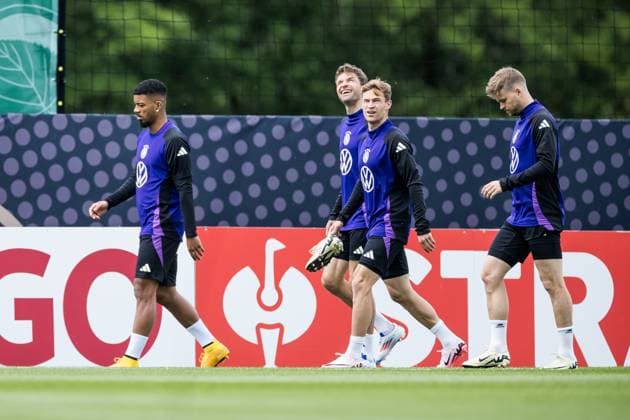 DFB training camp training 29 05 2024 Benjamin Henrichs Germany , Thomas Müller Germany , Joshua Kimmich Germany and Maximilian Mittelstädt Germany on the way to the training ground DFB training camp training Blankenhain, Golf Spa Resort Weimarer Land on 29 05 2024 Copyright: xBEAUTIFULxSPORTS Wunderlx