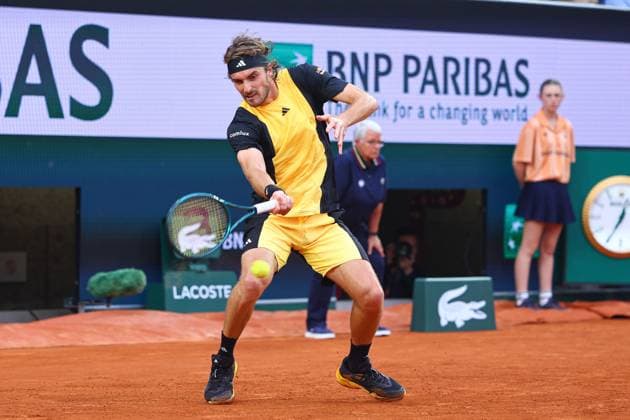 2024.05.29 Paryz Tenis French Open Roland Garros 2024 Daniel Altmaier - Stefanos Tsitsipas N Z Stefanos Tsitsipas Foto Pawel Andrachiewicz PressFocus 2024.05.29 Paris Tennis French Open Roland Garros 2024 Daniel Altmaier - Stefanos Tsitsipas Stefanos Tsitsipas Photo Pawel Andrachiewicz PressFocus NEWSPIX.PL --- Newspix.pl POLAND OUT!  20240529_PF_PA101