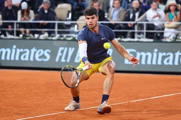 2024.05.29 Paryz Tenis French Open Roland Garros 2024 Jesper De Jong - Carlos Alcaraz N Z Carlos Alcaraz Foto Pawel Andrachiewicz PressFocus 2024.05.29 Paris Tennis French Open Roland Garros 2024 Jesper De Jong - Carlos Alcaraz Carlos Alcaraz Photo Pawel Andrachiewicz PressFocus NEWSPIX.PL --- Newspix.pl POLAND OUT!  20240529_PF_PA135