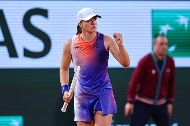 2024.05.29 Paryz Tenis French Open Roland Garros 2024 Iga Swiatek - Naomi Osaka N Z Iga Swiatek radosc Foto Pawel Andrachiewicz PressFocus 2024.05.29 Paris Tennis French Open Roland Garros 2024 Iga Swiatek - Naomi Osaka Iga Swiatek radosc Photo Pawel Andrachiewicz PressFocus NEWSPIX.PL --- Newspix.pl POLAND OUT!  20240529_PF_PA301