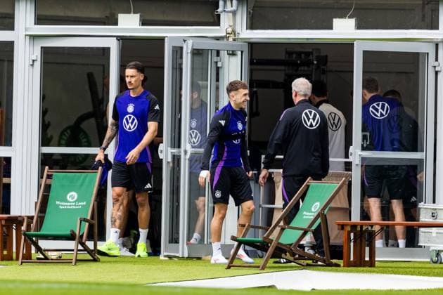 29 05 2024, GER, Soccer, Men, Season 2023 2024, DFB National Team Training Camp Blankenhain, Training Session at the Spa GolfResort Weimarer Land Robin Koch comes out of the gym on the training ground sports field in Blankenhain 99444 Blankenhain Castle Blankenhain Spa Golf Thuringia Germany
