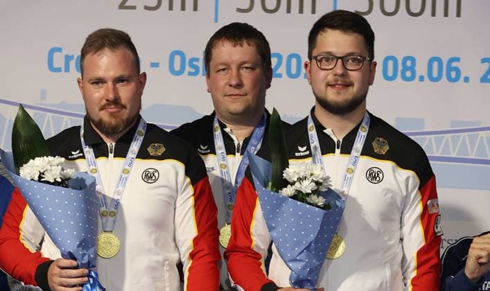 Sport Themen der Woche KW22 Sport Bilder des Tages 29.05.2024 Osijek(Croatia) EUROPEAN Seniors CHAMPIONSHIP Shooting 25M rapid fire pistol men teams medal ceremony Oliver Geis,Christian Reitz,Florian Peter Germany gold medal :