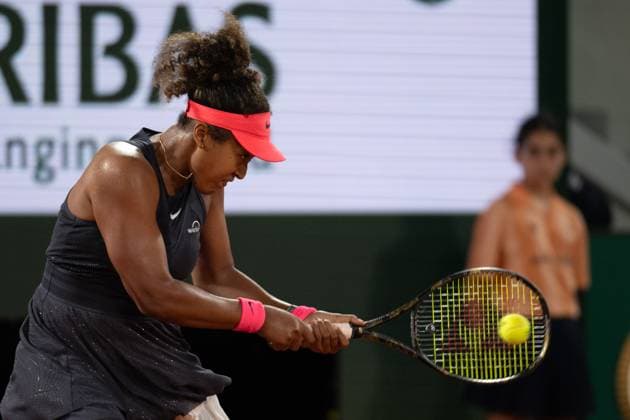 (240530) -- PARIS, May 30, 2024 -- Osaka Naomi hits a return during the women s singles second round match between Iga Swiatek of Poland and Osaka Naomi of Japan at the French Open tennis tournament at Roland Garros, Paris, France, May 29, 2024. ) (SP)FRANCE-PARIS-TENNIS-FRENCH OPEN-WOMEN S SINGLES MengxDingbo 
