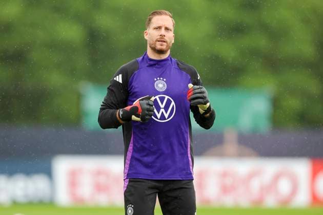 Goalkeeper Oliver Baumann warms up, training day 4, training camp of the German national team, Spa and GolfResort Weimarer Land, 30 05 2024, Blankenhain, Germany