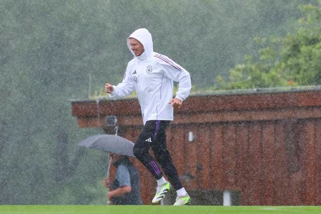 National coach Julian Nagelsmann runs across the training ground in the rain, training day 4, training camp of the German national team, Spa and GolfResort Weimarer Land, 30 05 2024, Blankenhain, Germany