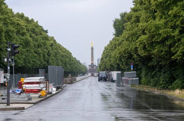 Football, 2023 2024 season, European Championship, the fan mile at the Brandenburg Gate in Berlin, 30 05 2024, Copyright: xSebastianxRäppold MatthiasxKochx