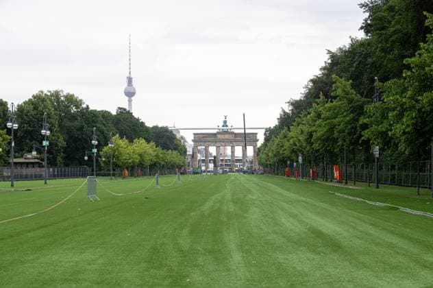 Football, 2023 2024 season, European Championship, the fan mile at the Brandenburg Gate in Berlin, 30 05 2024, Copyright: xSebastianxRäppold MatthiasxKochx
