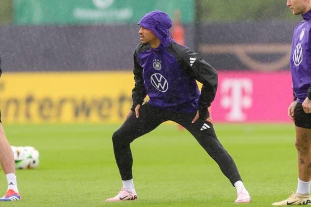 Leroy Sane warms up, training day 4, training camp of the German national team, Spa and GolfResort Weimarer Land, 30 05 2024, Blankenhain, Germany