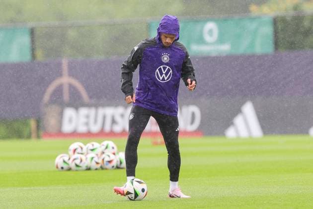 Leroy Sane controls the ball, training day 4, training camp of the German national team, Spa and GolfResort Weimarer Land, 30 05 2024, Blankenhain, Germany