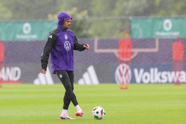 Leroy Sane controls the ball, training day 4, training camp of the German national team, Spa and GolfResort Weimarer Land, 30 05 2024, Blankenhain, Germany