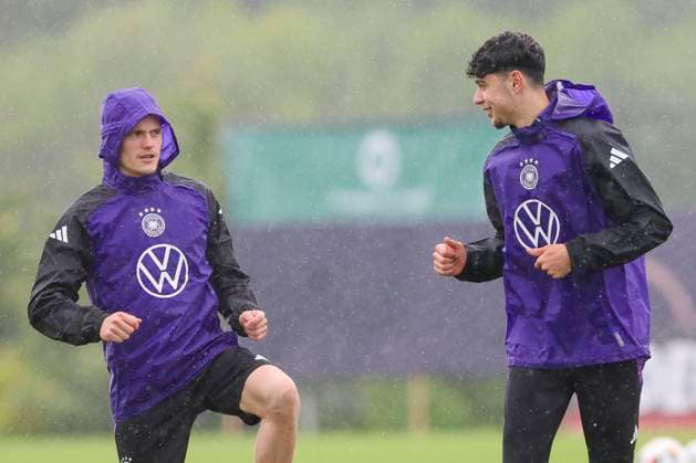 Florian Wirtz and Aleksandar Pavlovic talk, training day 4, training camp of the German national team, Spa and GolfResort Weimarer Land, 30 05 2024, Blankenhain, Germany