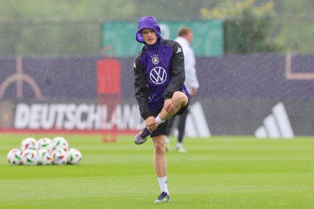 Florian Wirtz warms up, training day 4, training camp of the German national team, Spa and GolfResort Weimarer Land, 30 05 2024, Blankenhain, Germany