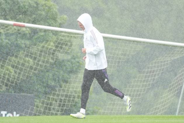 National coach Julian Nagelsmann Germany Germany runs through the rain Blankenhain 30 05 2024 Training camp for the German national team in preparation for the European Championship, Golf Resort Weimarer Land
