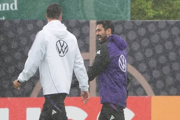 Ilkay Gündogan Germany Germany in a good mood with co-coach assistant coach Sandro Wagner Germany Germany despite rain Blankenhain 30 05 2024 Training camp of the German national team for the European Championship preparation, Golf Resort Weimarer Land