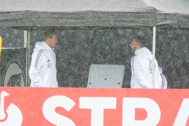 National coach Julian Nagelsmann Germany Germany runs through the rain Blankenhain 30 05 2024 Training camp for the German national team in preparation for the European Championship, Golf Resort Weimarer Land