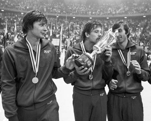 Rome, Italy. Soviet volleyball players Alexander Ermilov, Pavel Selivanov and Anatoly Polishchuk (L-R) take part in an awarding ceremony after the final match of the 1978 FIVB Volleyball Men s World Championship, WM, Weltmeisterschaft between the USSR and Italy at the Palazzetto dello stadium. The Soviet team won with the total score of 3:0. Igor Utkin TASS  4627282