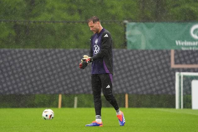 Goalkeeper Oliver Baumann Germany Germany drenched Blankenhain 30 05 2024 Training camp for the German national team in preparation for the European Championship, Golf Resort Weimarer Land