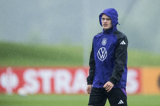 DFB training camp training 30 05 2024 Warm up in the pouring rain Florian Wirtz Germany DFB training camp training Blankenhain, Golf Spa Resort Weimarer Land on 30 05 2024 Copyright: xBEAUTIFULxSPORTS Wunderlx