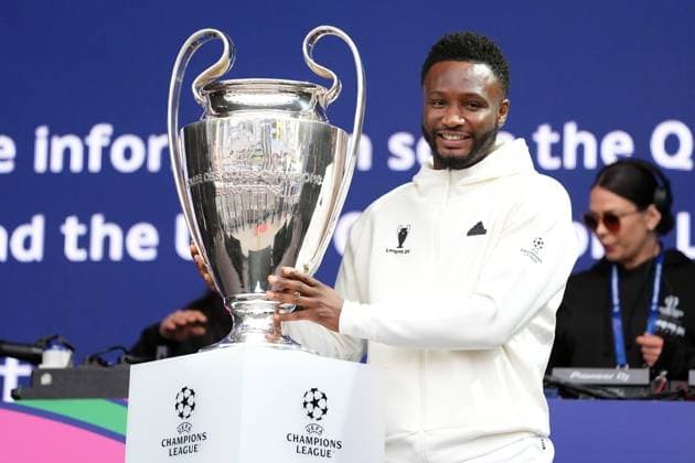 Football, CL, Mikel John Obi with the trophy in London