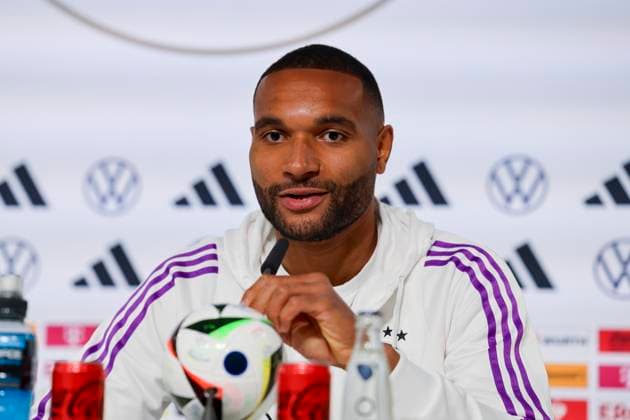 Jonathan Tah answers questions from journalists at the press conference, Press conference day 4, training camp of the German national team, Schloss, 30 05 2024, Blankenhain, Germany