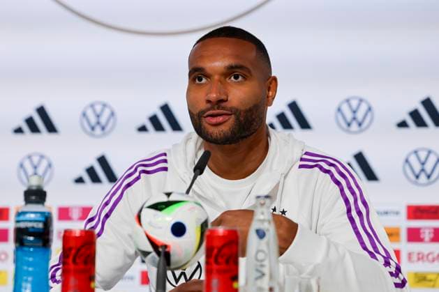 Jonathan Tah answers questions from journalists at the press conference, Press conference day 4, training camp of the German national team, Schloss, 30 05 2024, Blankenhain, Germany