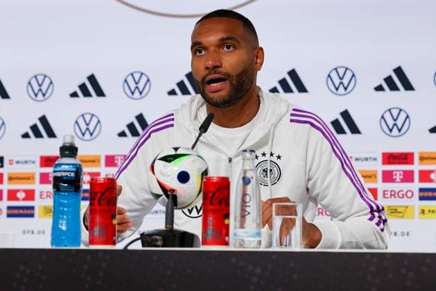 Jonathan Tah answers questions from journalists at the press conference, Press conference day 4, training camp of the German national team, Schloss, 30 05 2024, Blankenhain, Germany