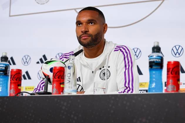 Jonathan Tah answers questions from journalists at the press conference, Press conference day 4, training camp of the German national team, Schloss, 30 05 2024, Blankenhain, Germany