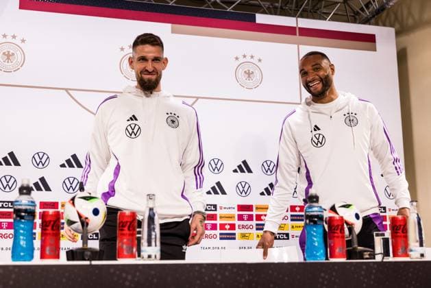 DFB training camp press conference 30 05 2024 Robert Andrich Germany and Jonathan Tah Germany joke with each other before the press conference DFB training camp press conference Blankenhain, Schloss Blankenhain on 30 05 2024 Copyright: xBEAUTIFULxSPORTS Wunderlx