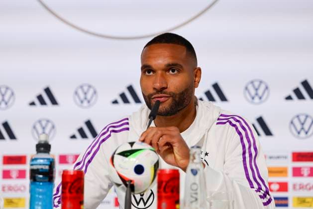 Jonathan Tah answers journalists questions at the press conference, press conference day 4, training camp of the German national team, Schloss, 30 05 2024, Blankenhain, Germany
