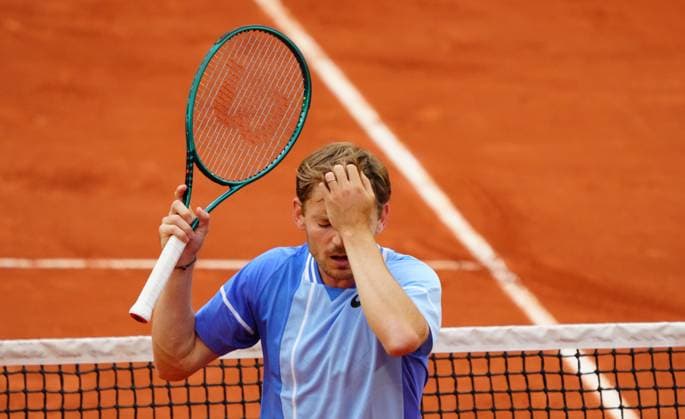 David Goffin reacts after hitting an easy volley at the net long during the first set tie-break French Open Tennis, Day 5, Tennis, Roland Garros, Paris, France - 30 May 2024  Copyright: xJavierxGarcia Shutterstockx 14513421ah