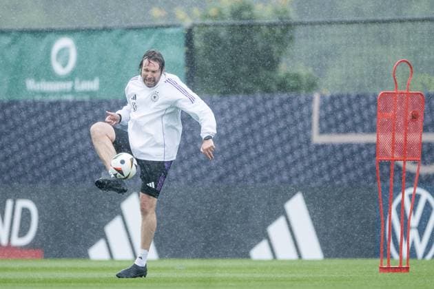 DFB training camp training 30 05 2024 Stefan Wessels Goalkeeping coach Germany on the ball DFB training camp training Blankenhain, Golf Spa Resort Weimarer Land on 30 05 2024 Copyright: xBEAUTIFULxSPORTS Wunderlx
