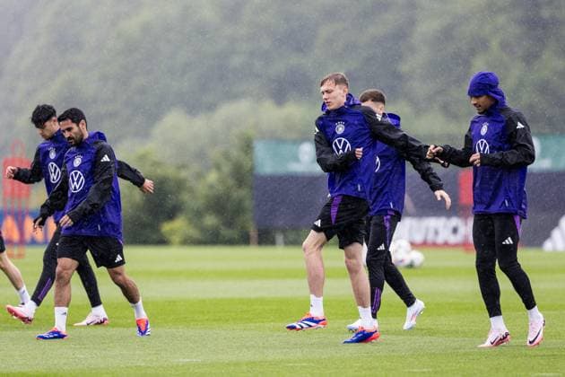 DFB training camp training 30 05 2024 Warming up in the rain Ilkay Gündogan Germany , Maximilian Beier Germany , Leroy Sane Germany DFB training camp training Blankenhain, Golf Spa Resort Weimarer Land on 30 05 2024 Copyright: xBEAUTIFULxSPORTS Wunderlx