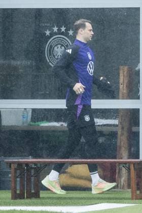DFB Training Camp Training 30 05 2024 Manuel Neuer Germany on the way to the fitness tent DFB Training Camp Training Blankenhain, Golf Spa Resort Weimarer Land on 30 05 2024 Copyright: xBEAUTIFULxSPORTS Wunderlx