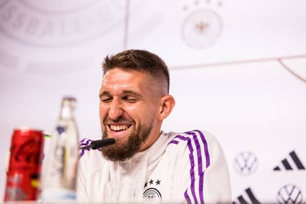 DFB Training Camp Press Conference 30 05 2024 Robert Andrich Germany laughs DFB Training Camp Press Conference Blankenhain, Blankenhain Castle on 30 05 2024 Copyright: xBEAUTIFULxSPORTS Wunderlx