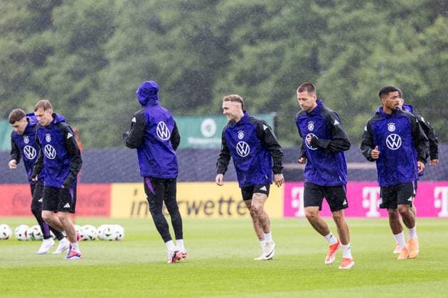 DFB Training Camp Training 30 05 2024 Warming up in the rain Maximilian Beier Germany , David Raum Germany laughing, Waldemar Anton Germany , Benjamin Henrichs Germany DFB Training Camp Training Blankenhain, Golf Spa Resort Weimarer Land on 30 05 2024 Copyright: xBEAUTIFULxSPORTS Wunderlx